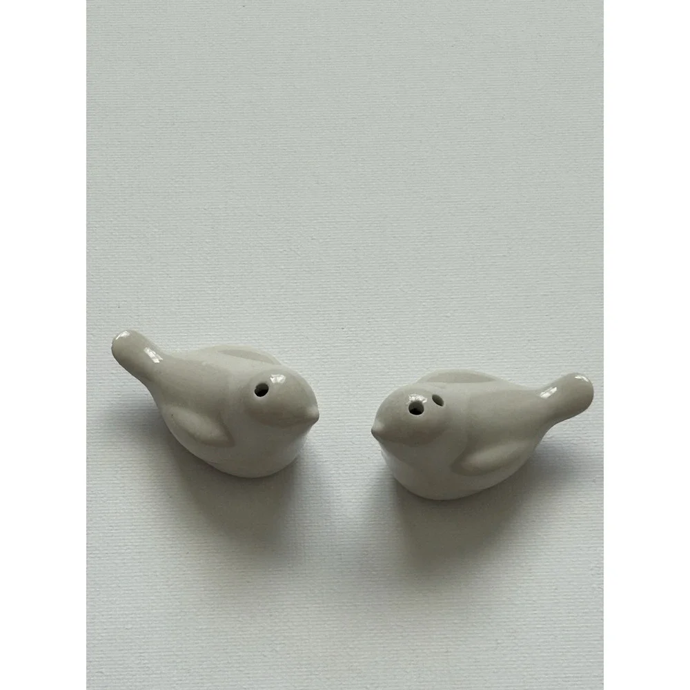 MCM Minimalist White Porcelain Love Bird Salt & Pepper Shakers Set EUC